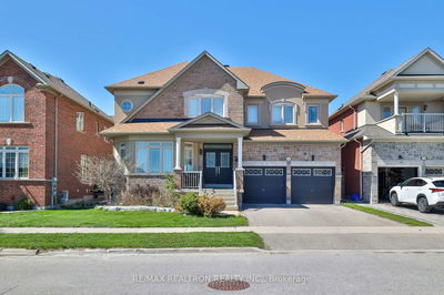 94 Halldorson Ave, Aurora - Bayview Northeast