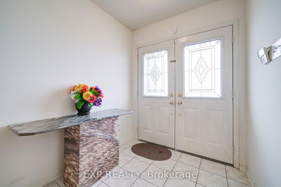163 Sassafras Circ, Vaughan - Patterson image-0-3