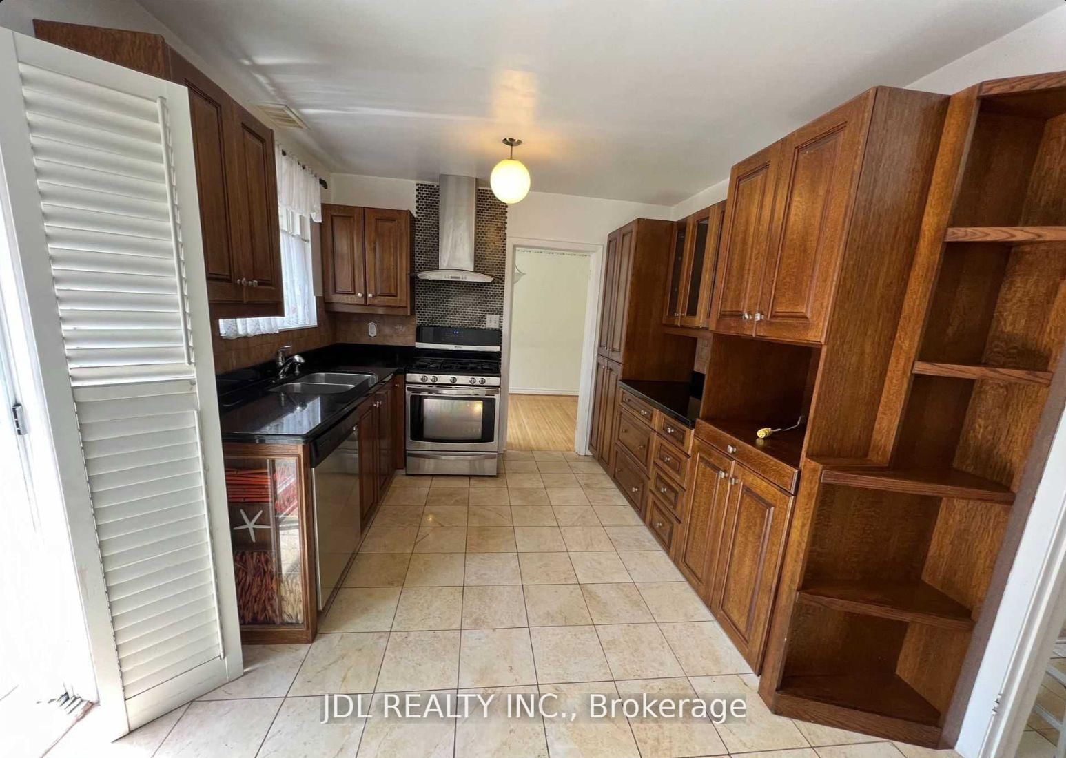 Detached House for sale at 71 Proctor Avenue, Markham, Thornhill, L3T 1M6 - MLS: N12080327