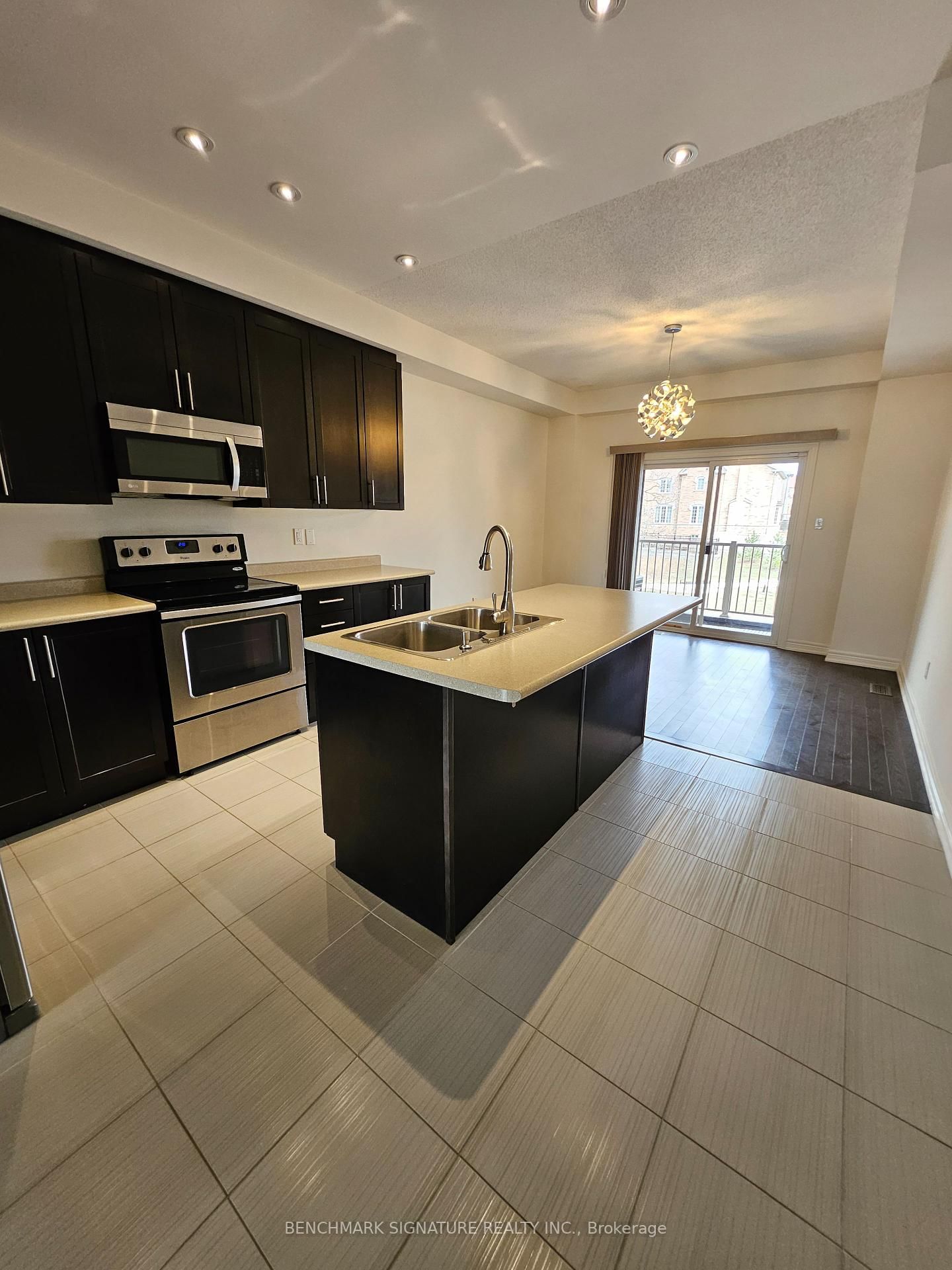 Townhouse for lease at 9355 Kennedy Road, Markham, Berczy, L6C 0W5 - MLS: N12082756
