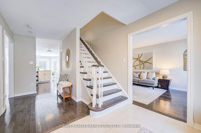 33 Rosemary Ave, Richmond Hill - Oak Ridges Lake Wilcox image-0-3