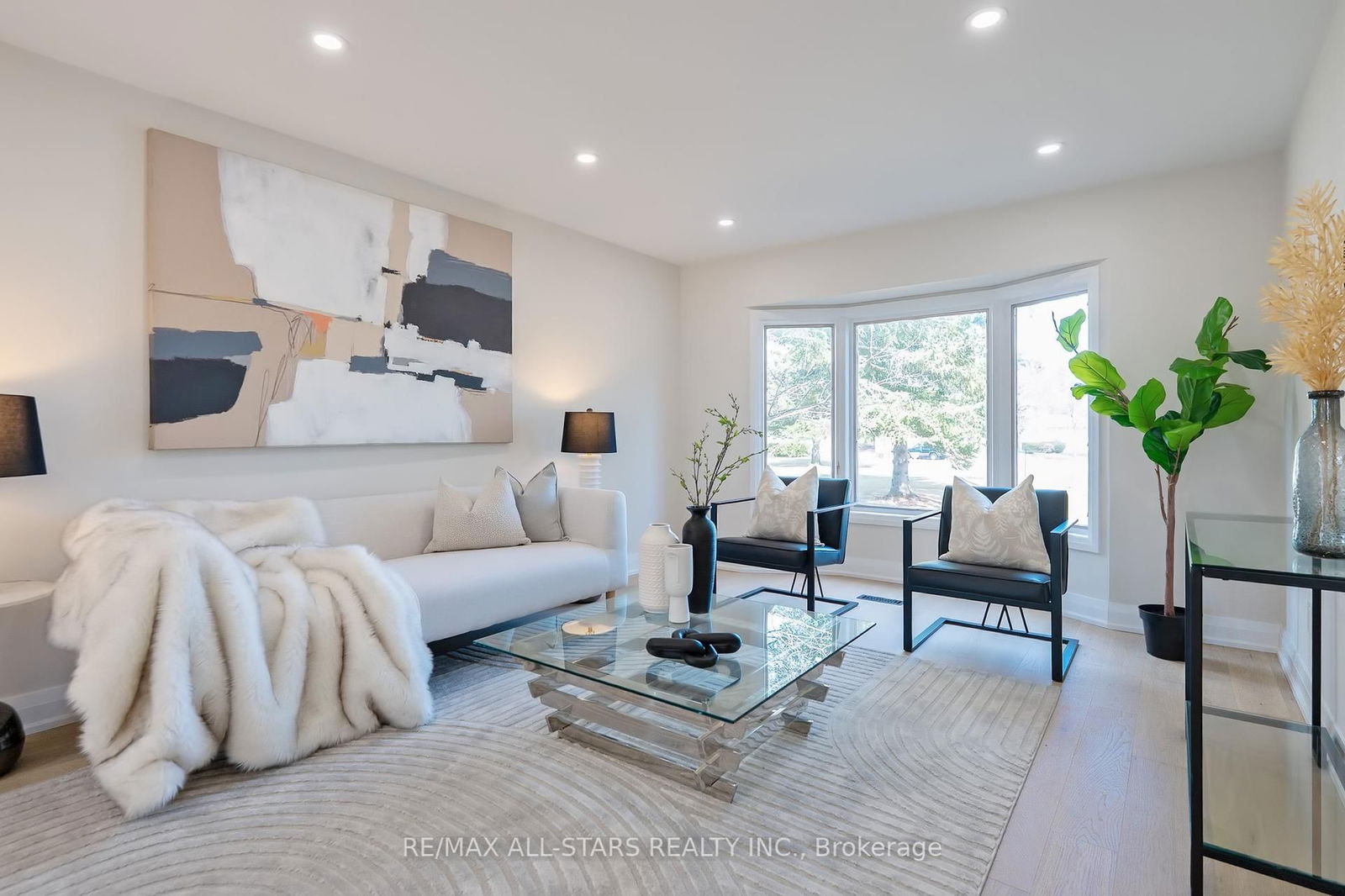 Detached House for sale at 19 Sleepy Hollow Lane, Whitchurch-Stouffville, Rural Whitchurch-Stouffville, L4A 3G7 - MLS: N12083624