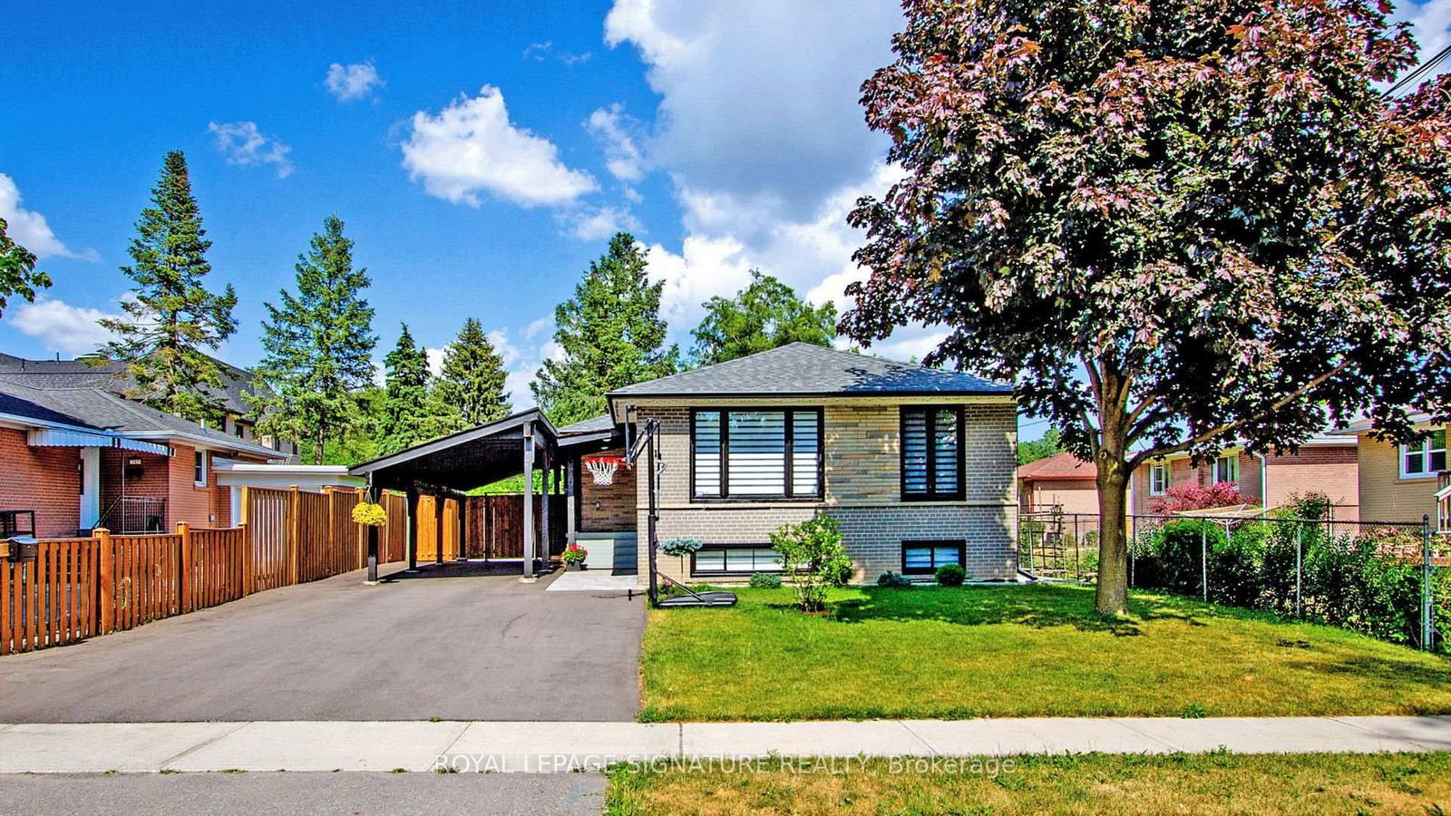 Detached House for lease at 211 Maple Avenue, Richmond Hill, Harding, L4C 2J4 - MLS: N12083825