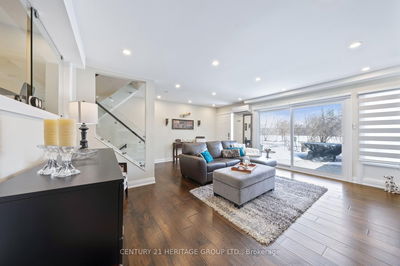 223 Milestone Cres, Aurora - Aurora Village image-0-1