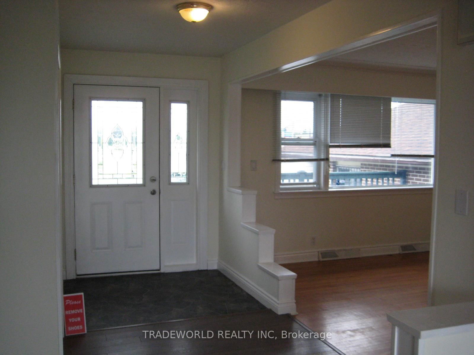 Detached House for lease at 1-23497 Woodbine Avenue, Georgina, Belhaven, L4P 0L5 - MLS: N12084363