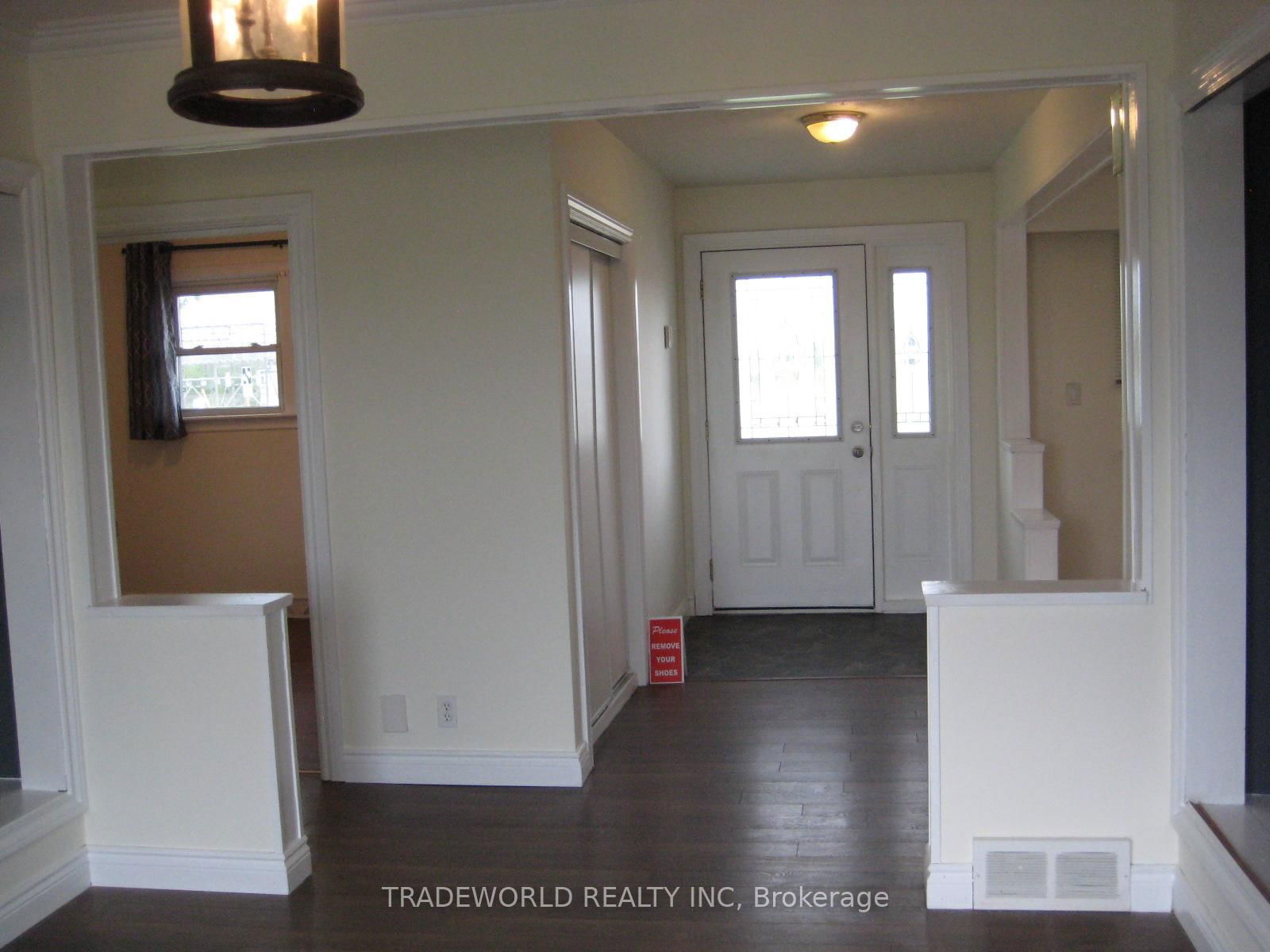 Detached House for lease at 1-23497 Woodbine Avenue, Georgina, Belhaven, L4P 0L5 - MLS: N12084363
