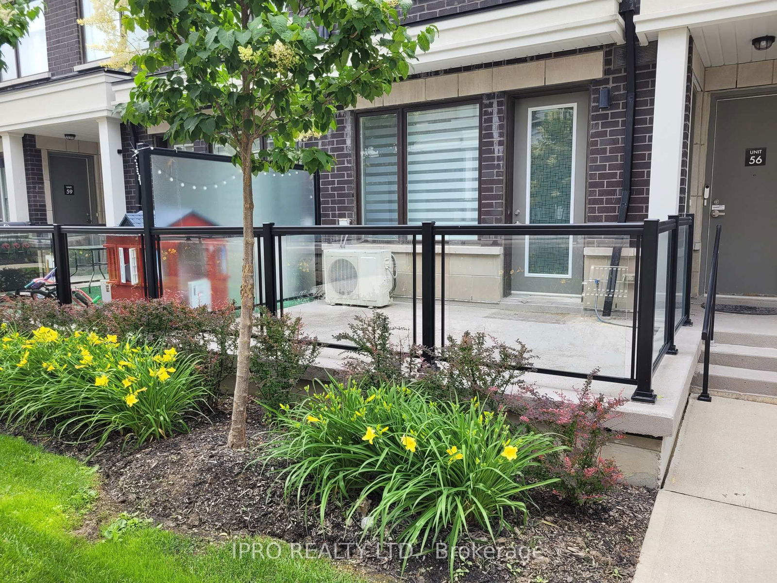 Townhouse for sale at 55-300 Alex Gardner Circle, Aurora, Aurora Heights, L4G 3G5 - MLS: N12084491