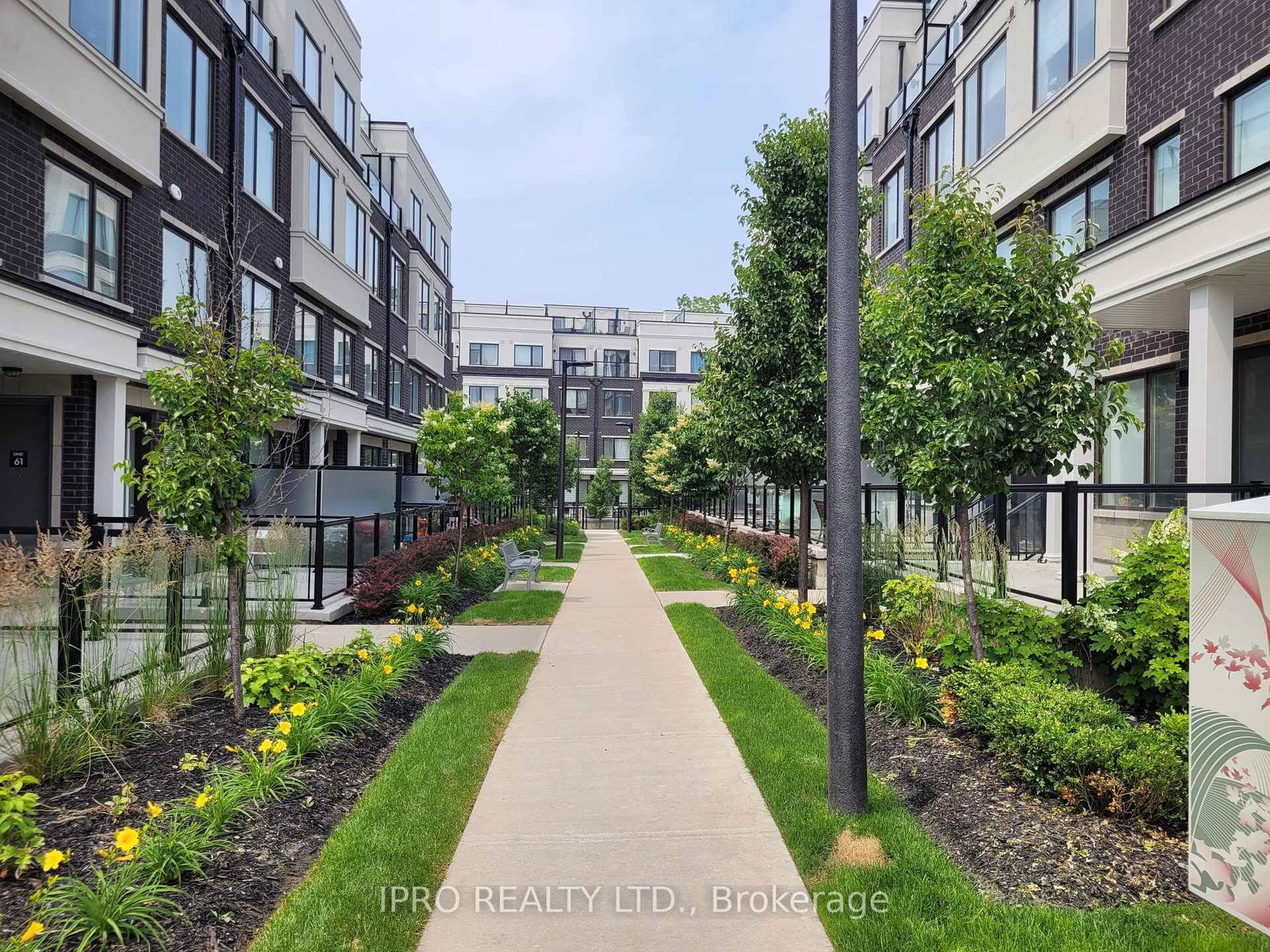 Townhouse for sale at 55-300 Alex Gardner Circle, Aurora, Aurora Heights, L4G 3G5 - MLS: N12084491