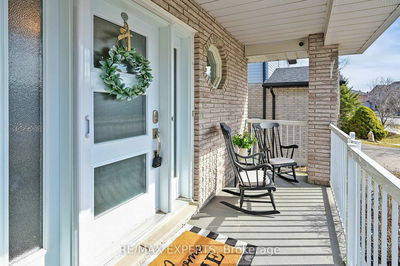 26 Thompson Dr, East Gwillimbury - Holland Landing image-0-3