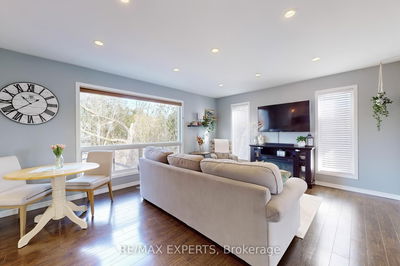 26 Thompson Dr, East Gwillimbury - Holland Landing image-0-4