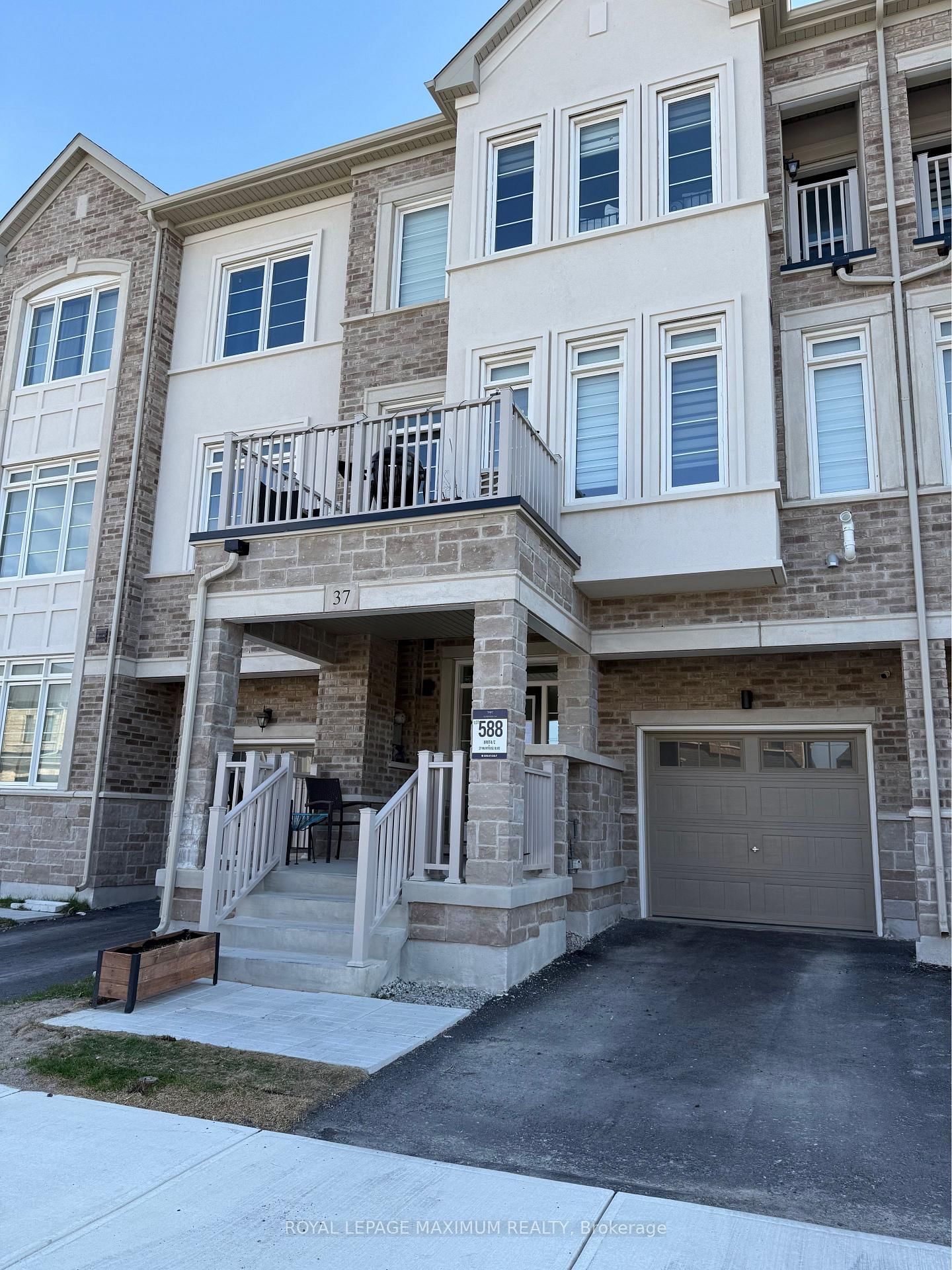 Townhouse for sale at 37 Montrose Boulevard, Bradford West Gwillimbury, Bradford, L3Z 4P3 - MLS: N12086513