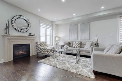 20 Briarfield Ave, East Gwillimbury - Sharon image-0-3