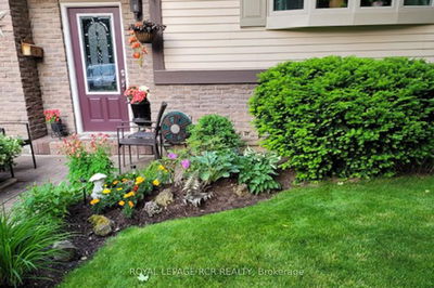 235 Hibiscus Crt, Newmarket - Huron Heights-Leslie Valley image-0-3