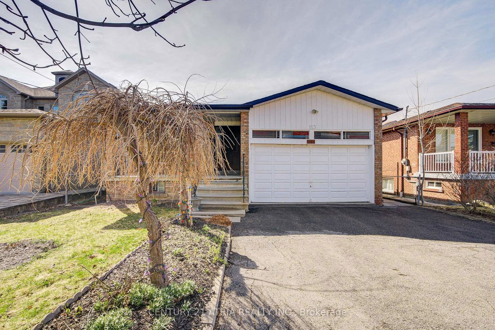 Detached House for lease at 113 Oak Avenue, Richmond Hill, South Richvale, L4C 6R6 - MLS: N12088168