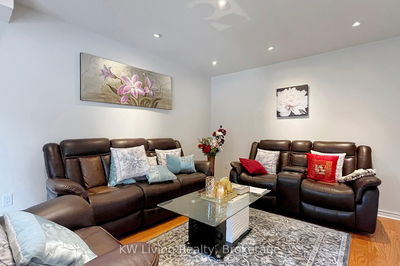 299 Highglen Ave, Markham - Middlefield image-0-3