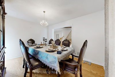 299 Highglen Ave, Markham - Middlefield image-0-4