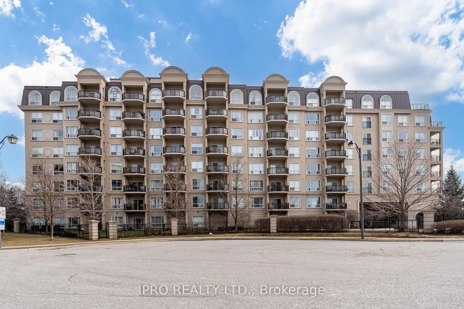 Condo sold at 811-1 Maison Parc Court, Vaughan, Lakeview Estates, L4J 9K1 - MLS: N12089323