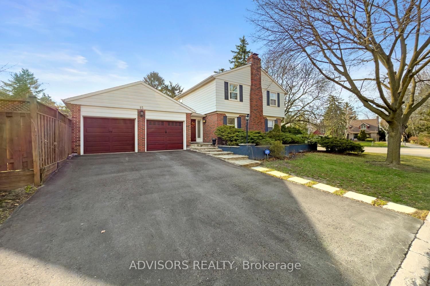 Detached House for sale at 15 Alcaine Court, Markham, Thornhill, L3T 2G8 - MLS: N12089721