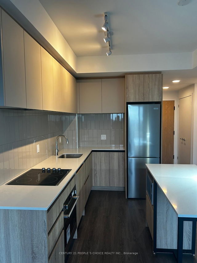 1807 - 7950 Bathurst Street