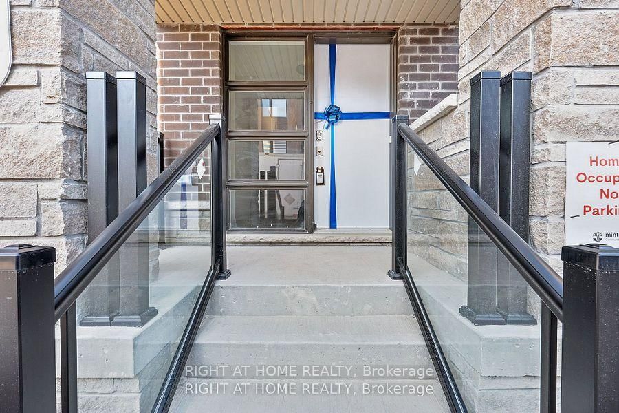 Townhouse for lease at 13 Gothenburg Lane, Markham, Angus Glen, L6C 3L7 - MLS: N12090883