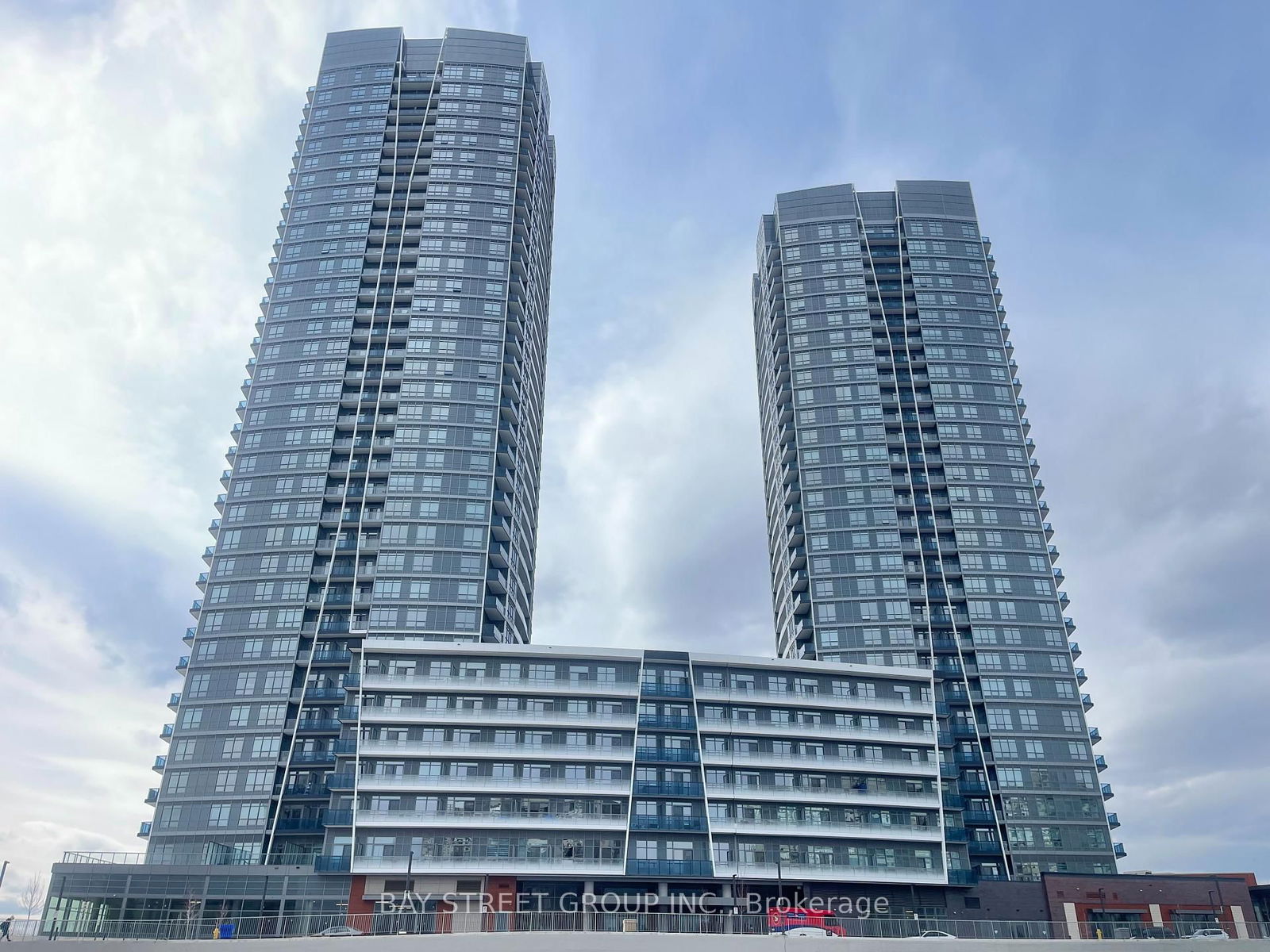 Welcome To This Brand New One + Den Unit  At Promenade Park Towers In The Heart Of Thornhill! This Pristine, Never-Lived-In Unit Is Perched On A High Floor, Offering Breathtaking, Unobstructed Views And Abundant Natural Sunlight. Bright And Airy, With A Modern Open-Concept Kitchen Featuring Functional Cabinetry, Quartz Countertops, Stylish Backsplash, and Stainless Steel Appliances. Enjoy 9-foot Ceilings And A Walk Out Balcony - Perfect For Relaxing And Soaking In the Panoramic Cityscape. Exceptional Amenities Including 24-Hour Conceierge And Security, Fully Equipped Exercise Room, Yoga Studio, Party room, Outdoor Rooftop Terrace, And Much More. Located Just Steps Away From Promenade Shopping Centre, VIVA Bus Terminal, Shops, Restaurants, Theaters, Parks, And T&T Supermarket. Quick And Easy Access To Highway 404/407/401 Makes Communting A Breeze. Don't Miss The Chance To Occupy This Dream Home!