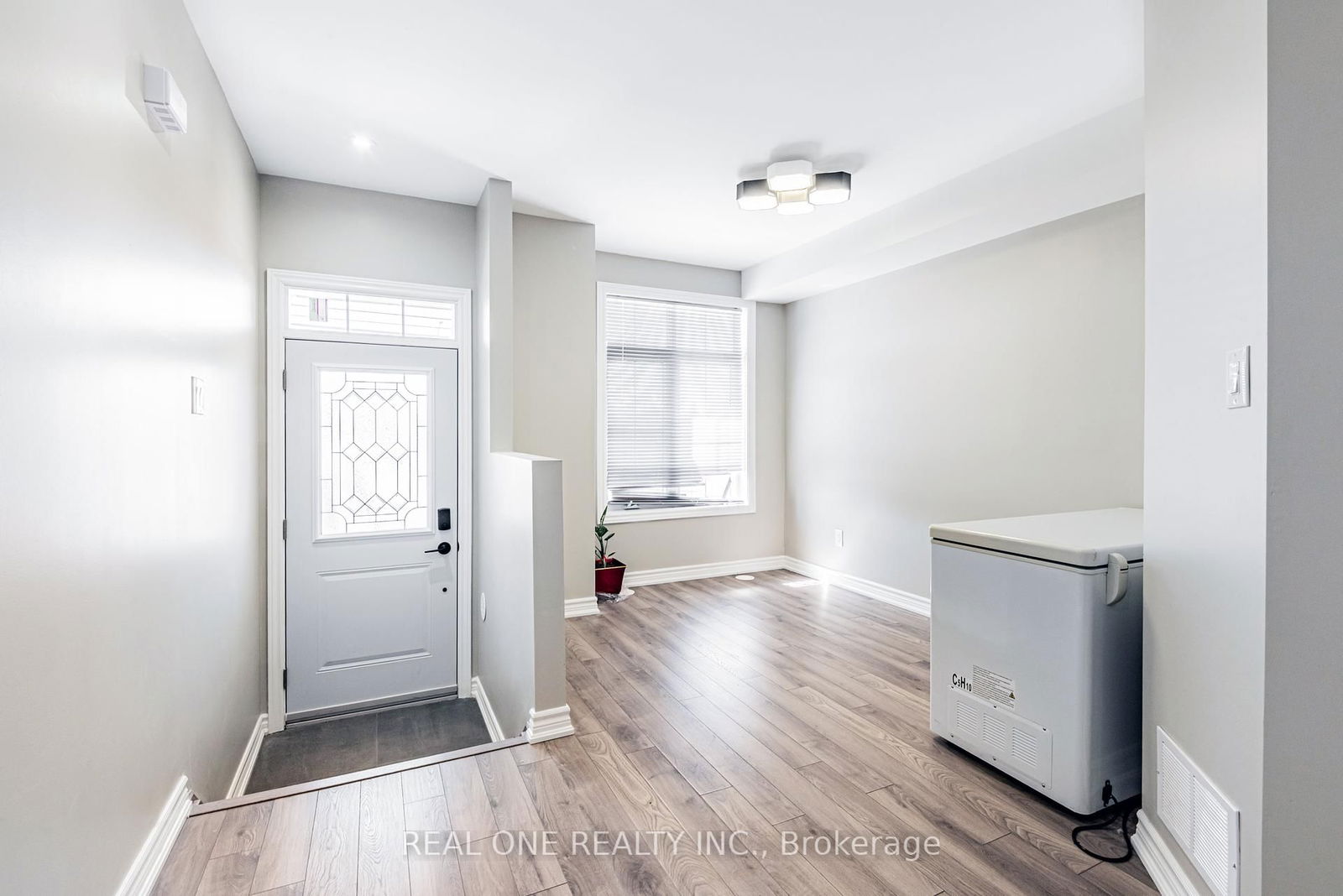 Townhouse for sale at 4798 16th Avenue, Markham, Berczy, L6C 0V8 - MLS: N12093125