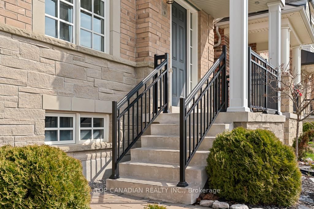 Detached House for sale at 198 Paradelle Drive, Richmond Hill, Oak Ridges Lake Wilcox, L4E 1E7 - MLS: N12093376