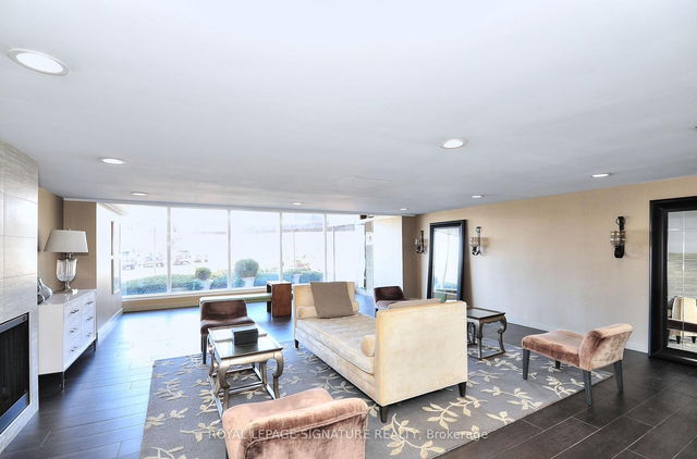 1208 - 7811 Yonge Street