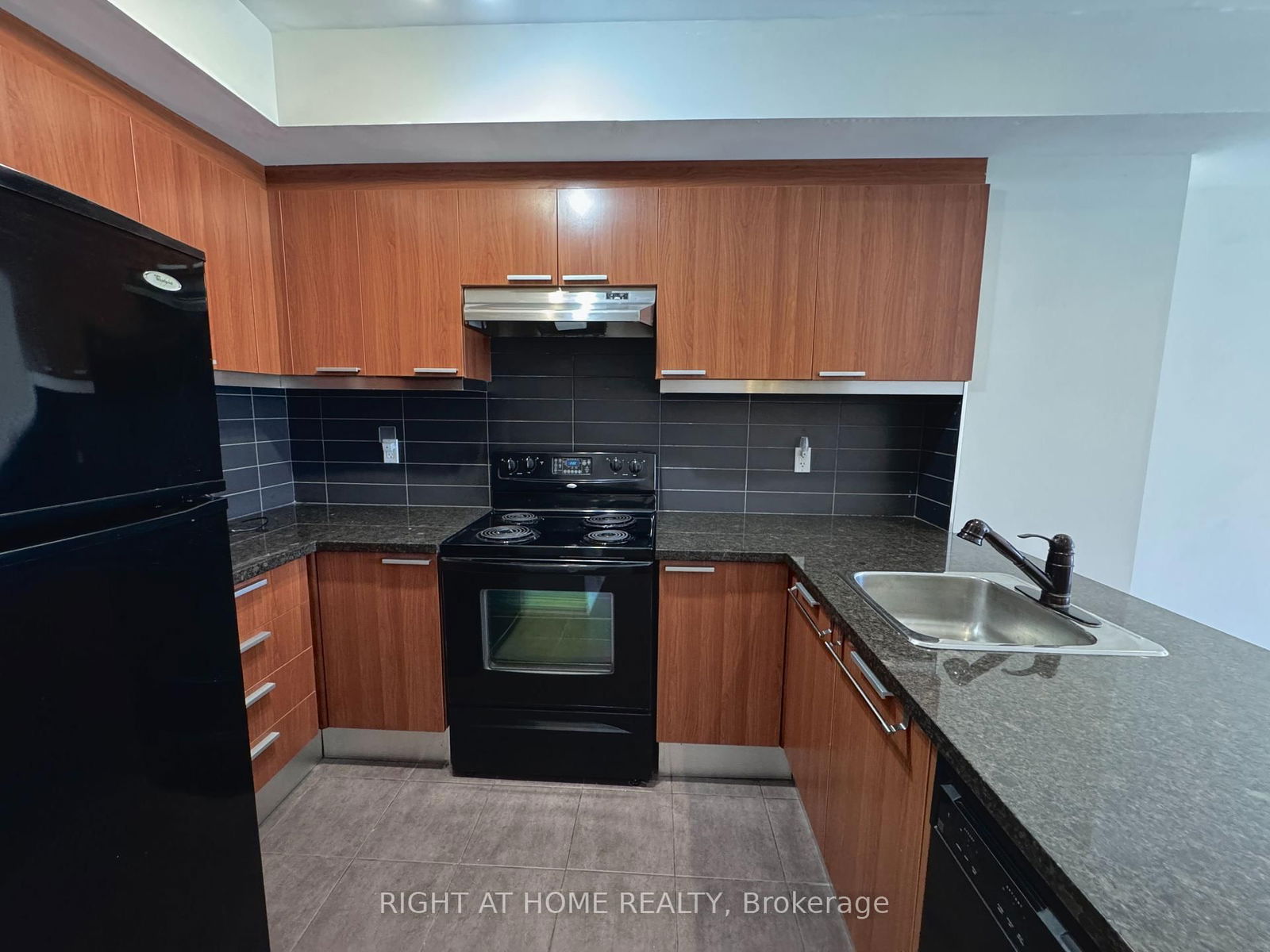 Detached House for lease at ONE BEDROOM SUITE-327 CARRVILLE Road, Richmond Hill, South Richvale, L4C 6E4 - MLS: N12093512