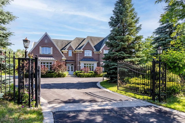 851 Woodland Acres Crescent