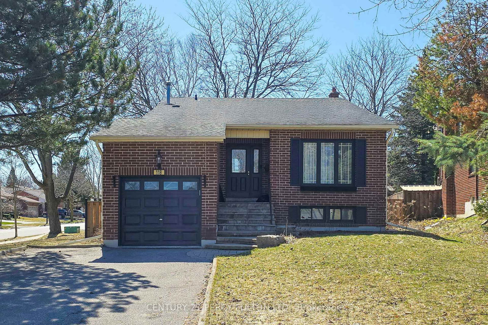 Detached House for sale at 118 London Road, Newmarket, Bristol-London, L3Y 6A7 - MLS: N12095484