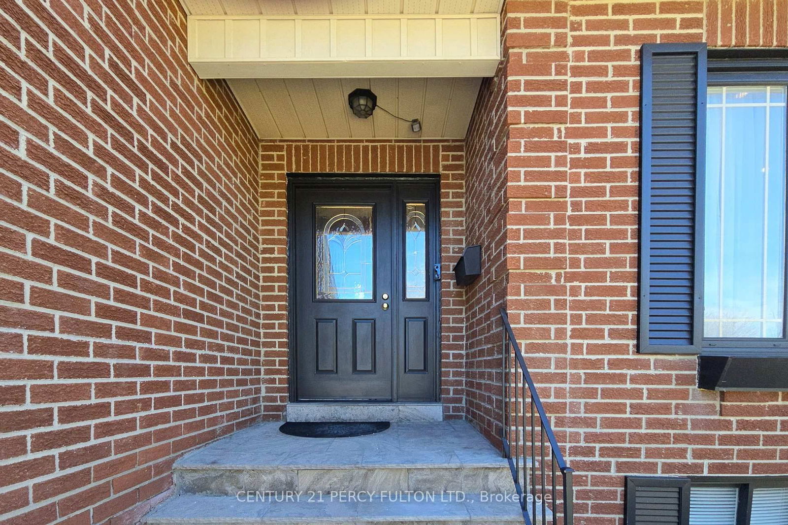 Detached House for sale at 118 London Road, Newmarket, Bristol-London, L3Y 6A7 - MLS: N12095484