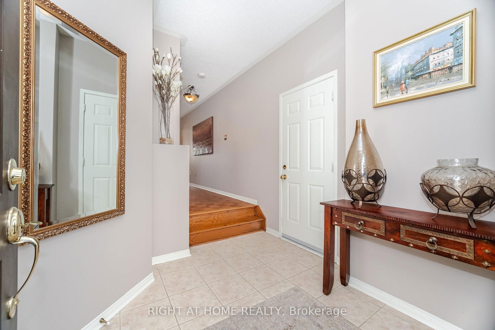 Semi-Detached House for sale at 910 Oaktree Crescent, Newmarket, Summerhill Estates, L3X 2Z1 - MLS: N12095563