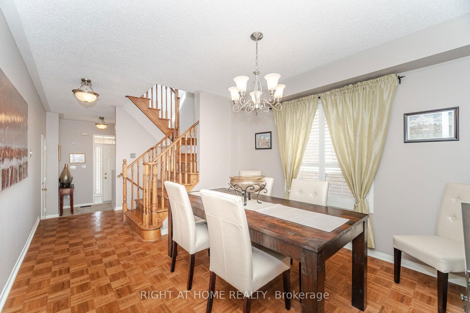 Semi-Detached House for sale at 910 Oaktree Crescent, Newmarket, Summerhill Estates, L3X 2Z1 - MLS: N12095563