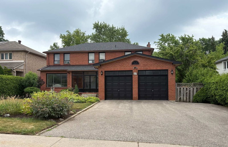 37 Mackay Dr, Richmond Hill, L4C 6N9 | Image 2