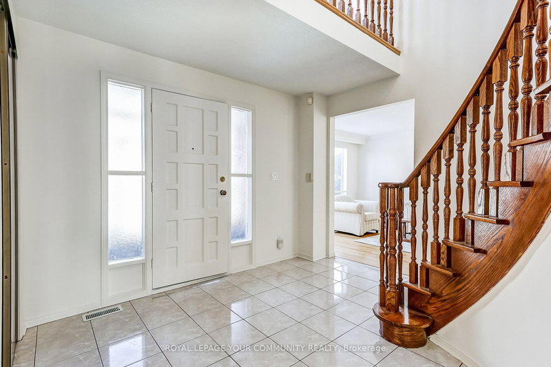 37 Mackay Dr, Richmond Hill, L4C 6N9 | Image 3