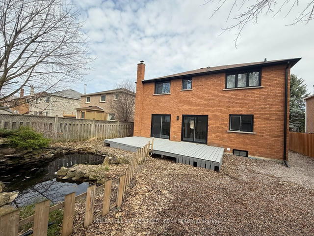 228 Elman Crescent
