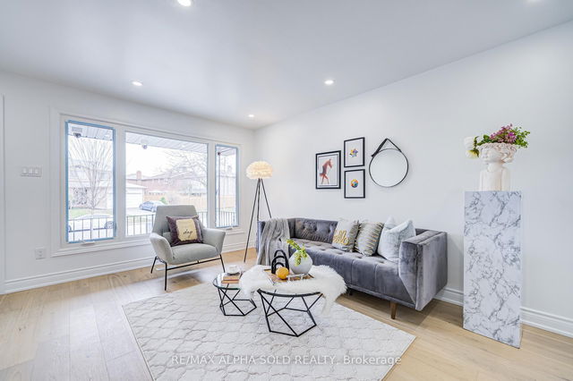 8 Simsbury Court