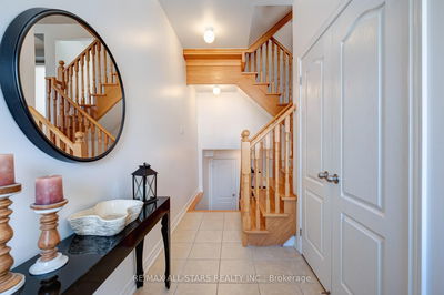190 Bartsview Circ, Whitchurch-Stouffville - Stouffville image-0-4