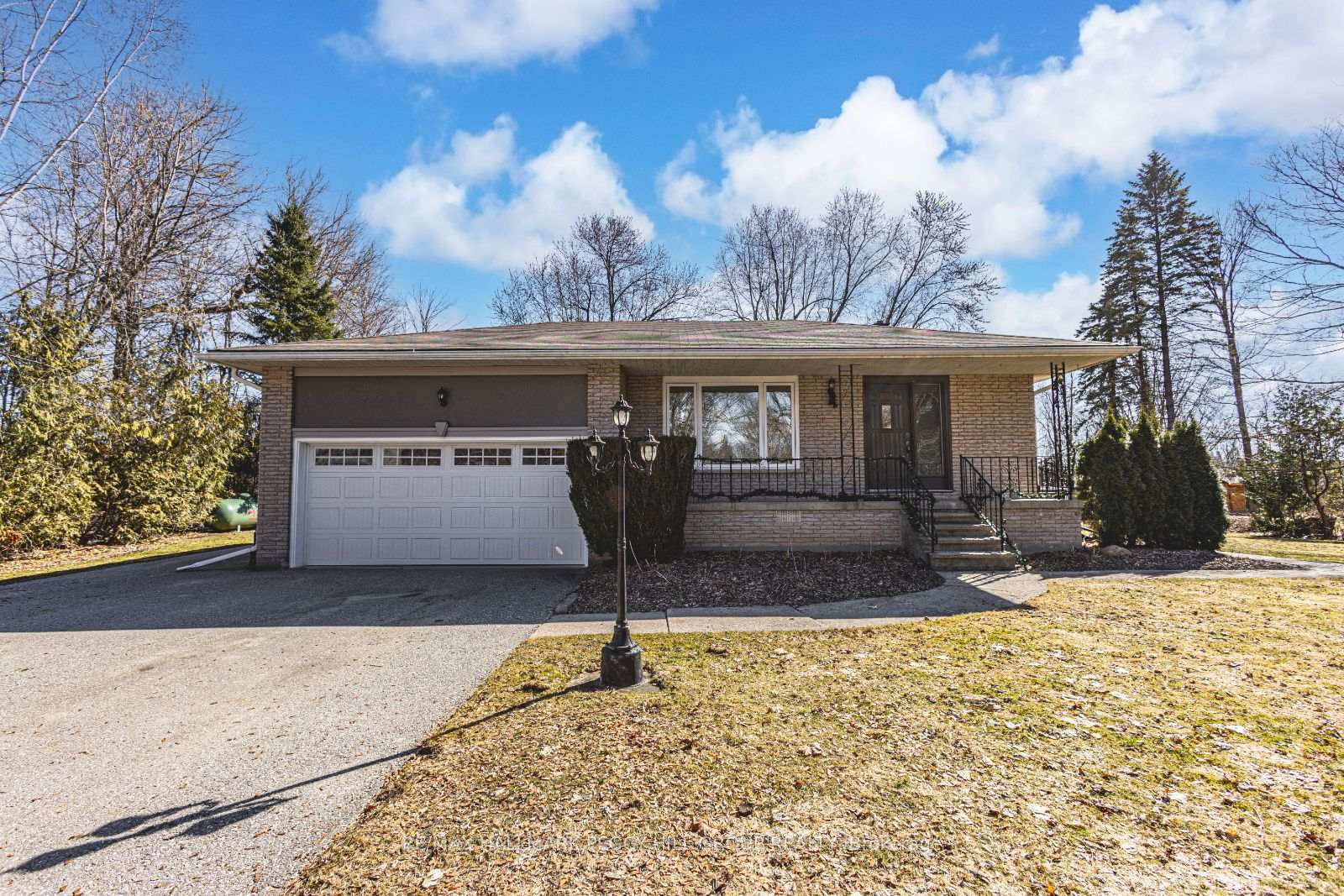 Detached House for sale at 5853 Yonge Street, Innisfil, Rural Innisfil, L0L 1K0 - MLS: N12099408