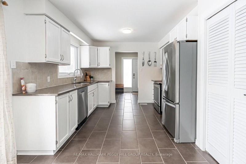 5853 Yonge St, Innisfil, L0L 1K0 | Image 3