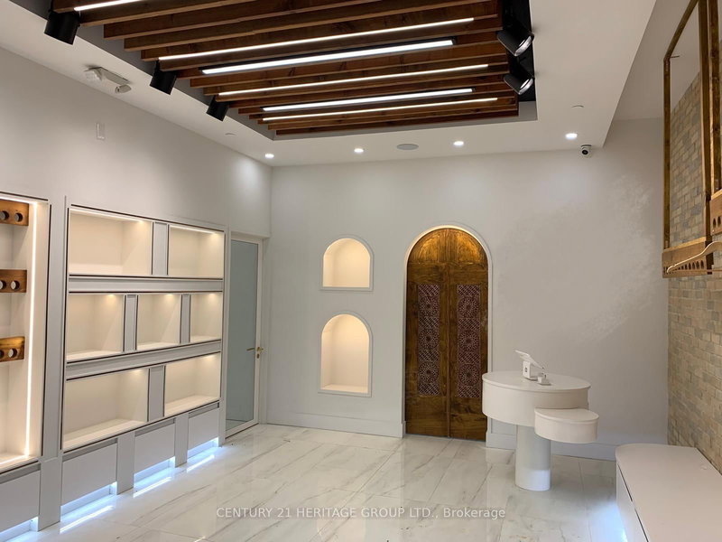 B3 - 9610 Yonge St, Richmond Hill, L4C 1V6 | Image 3