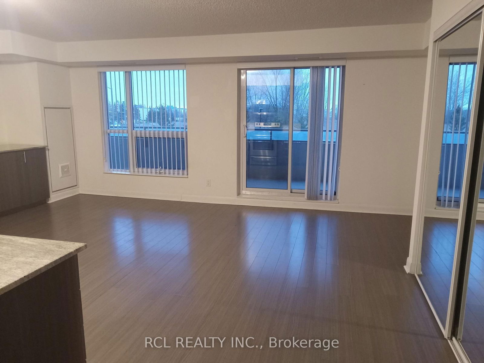 Condo for lease at 218-75 Norman Bethune Avenue, Richmond Hill, Beaver Creek Business Park, L4B 0B6 - MLS: N12100254