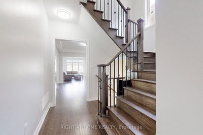 9 John Smith St, East Gwillimbury - Holland Landing image-0-4