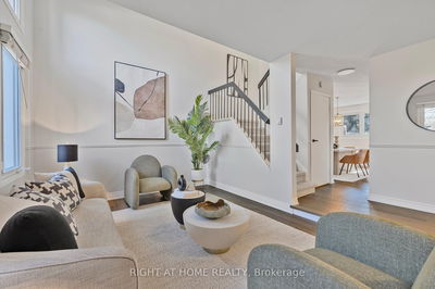 240 Collings Ave, Bradford West Gwillimbury - Bradford image-0-4