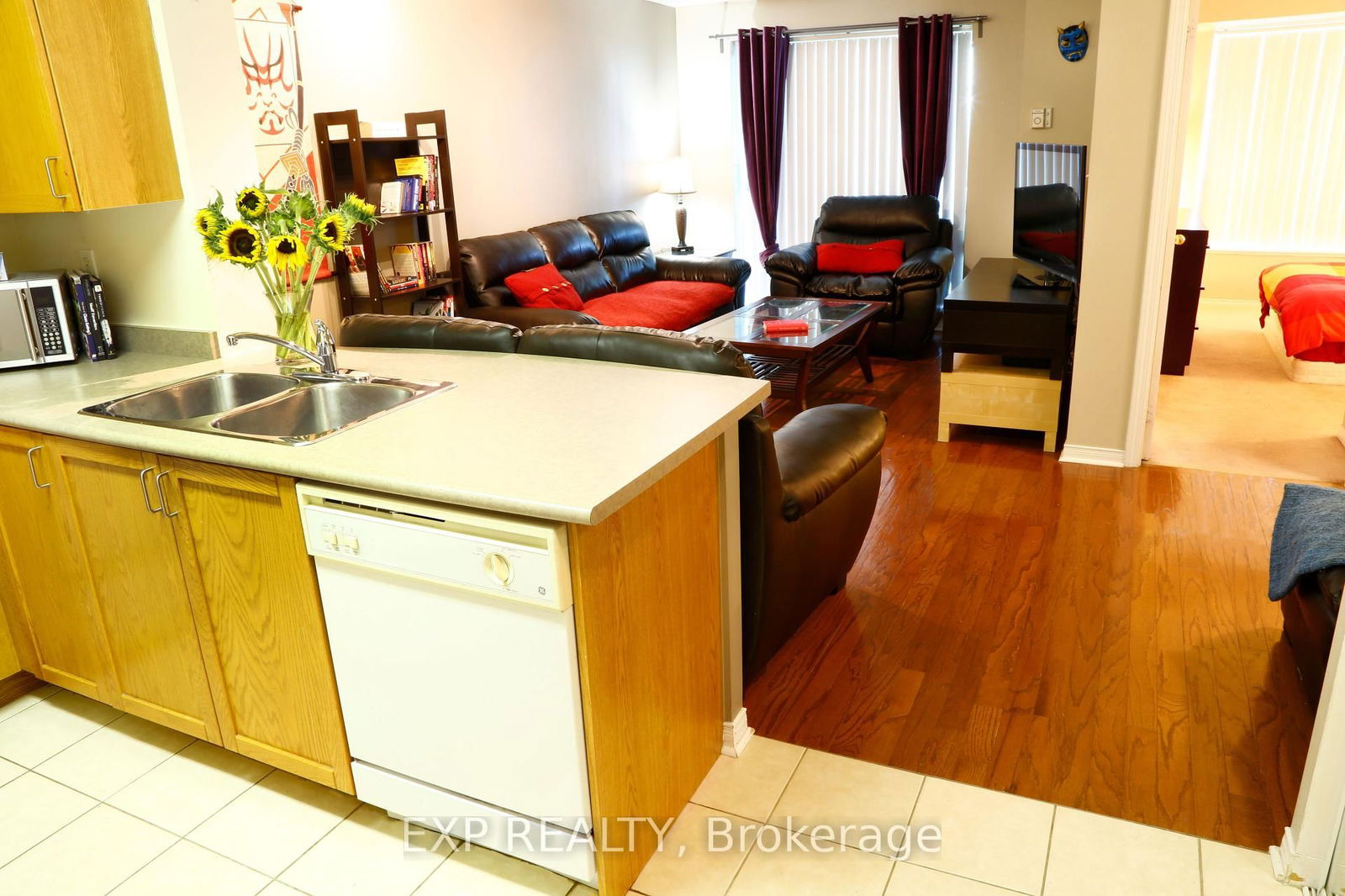 Condo for sale at 306-51 Baffin Court, Richmond Hill, Langstaff, L4B 4P6 - MLS: N12101100