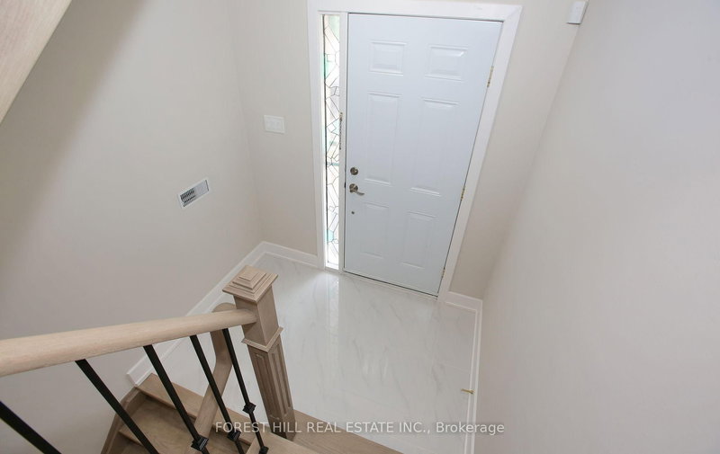 12 Tova Pl, Vaughan, L4J 8C4 | Image 2