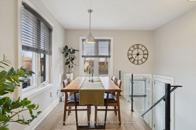 6 Newlands Avenue