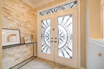 558 Hoover Park Dr, Whitchurch-Stouffville - Stouffville image-0-3