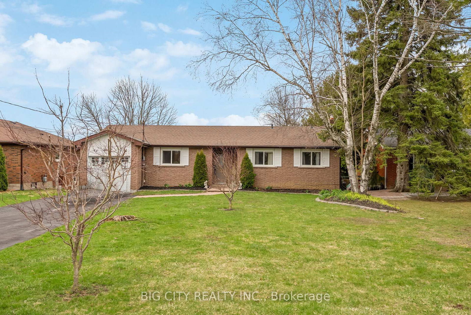 Detached House for sale at 44 Garrett Drive, Georgina, Sutton & Jackson's Point, L0E 1R0 - MLS: N12102674
